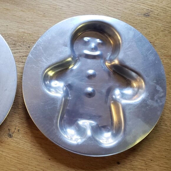 Two Vintage Gingerbread Man Cake Pans - Picture 2 of 6